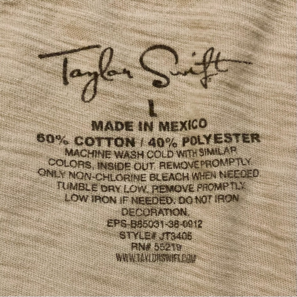 Taylor Swift “Red” 2012 v neck shirt - Picture 4 of 5